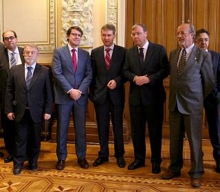 Antonio Silván junto a los alcaldes de Valladolid o Burgos, entre otros, esta misma semana en nuevos acuerdos de futuro logístico / Leticia Pérez / ICAL