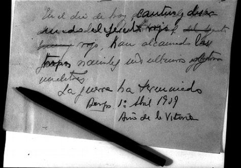 El texto manuscrito corregido por Franco que dio lugar al telegrama del fin de la Guerra Civil