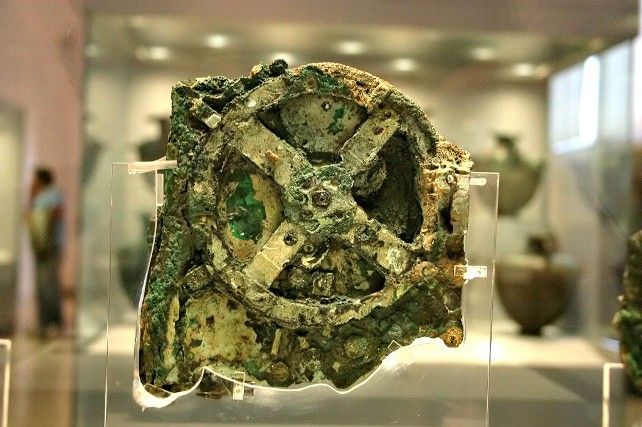 El mecanismo de Anticitera, del siglo II antes de Cristo, se encontró en 1900 y es el primer ordenador de la Humanidad.