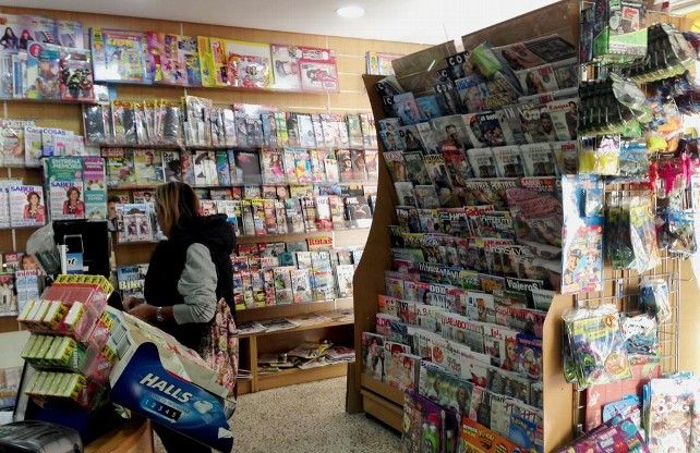 La zona de venta de prensa y revistas se ha visto reducida a la mitad de los locales de los kioscos en estos diez últimos años.