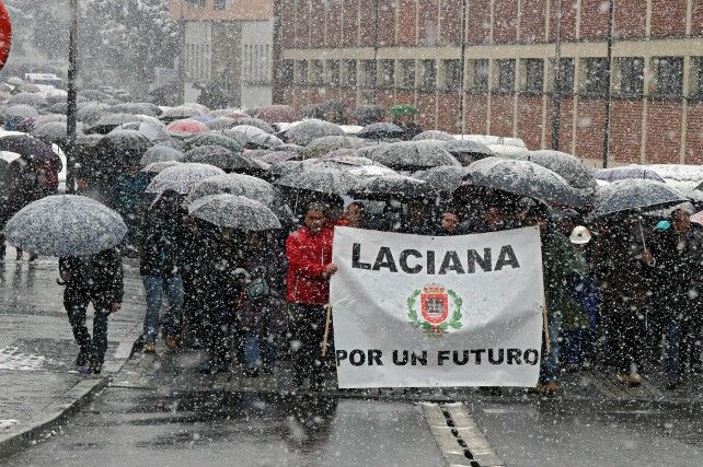 Peio García / Ical. Marcha a pie hacia el pozo Calderón dentro de los actos conmemorativos de la primera Marcha Negra ocurrida hace 25 años.