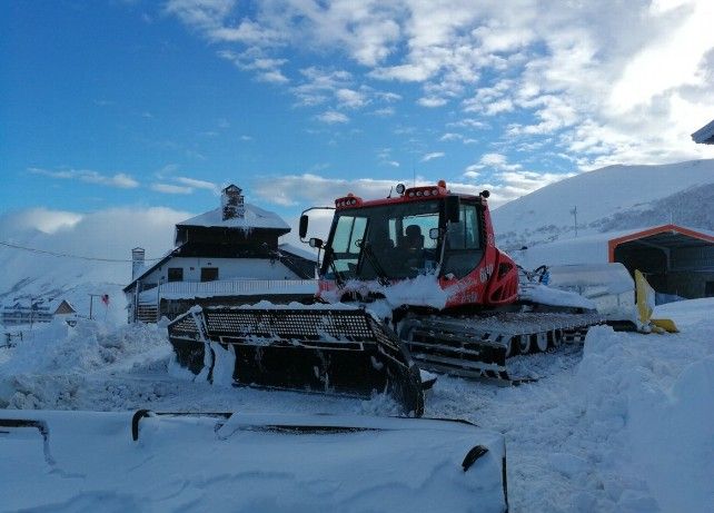 estación invernal esquí valgrande pajares asturias principado nieve octubre 2018 máquinas deportes