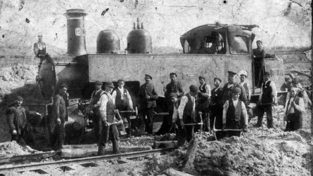 Ferrocarril Tren Hullero La Robla - Locomotora 'El Porma' año 1900 cerca de Cistierna