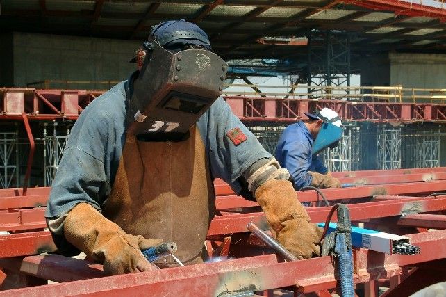 construcción siderurgia empleo trabajo desempleo paro población metal empresas sindicatos trabajadores seguridad laboral