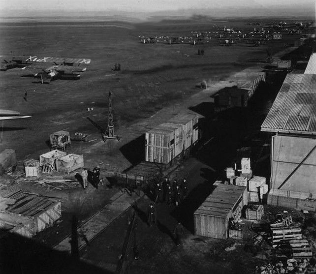 Muelles de descarga del Tren de la Aviación ferrocarril nazi al aeródromo de La Virgen del Camino