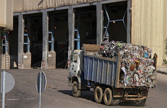 Un camión llevando basura a la planta provincial de basuras en San Román de la vega. / Carlos S. Campillo / ICAL