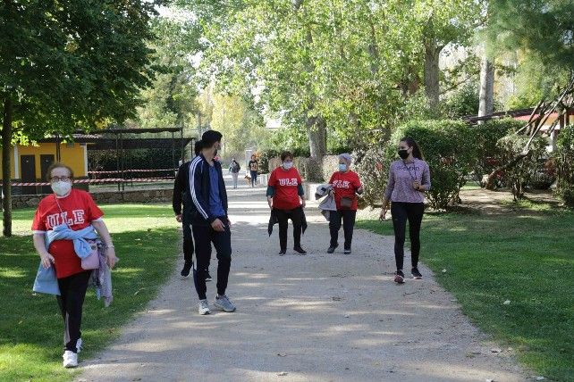 Alumnado de Ciencias del Deporte en León tutoriza a personas mayores sobre el ejercicio físico