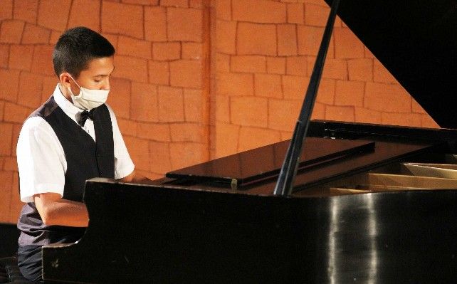 El jovencísimo pianista Máximo Klyestun en su concierto en esta 33.ª edición. // Juan Luis García