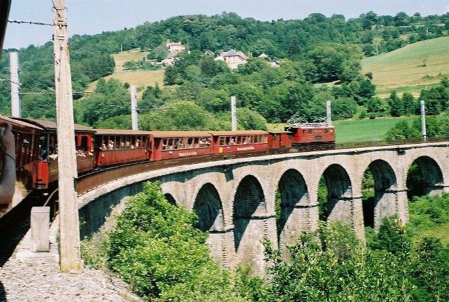 Una antigua fotografía del tren turístico francés recuperado en Villablino. // Fr.Latreille / Wikimedia (cc by 3.0)