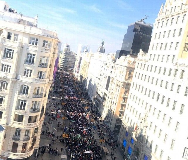 La manifestación contra la temporalidad en la Administración Pública, vista desde arriba.
