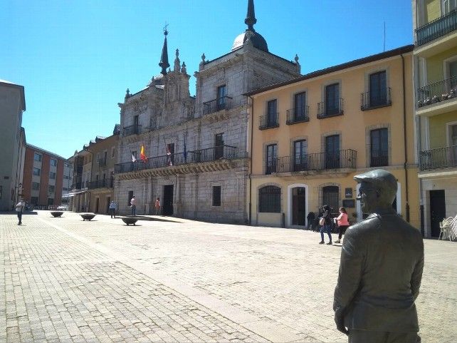 Plaza del Ayuntamiento de Ponferrada el primer día de la Fase 1. 
