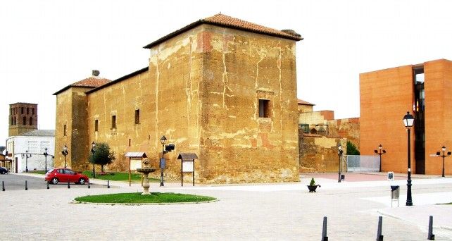 La reconstrucción de finales del siglo XX salvó la fortaleza de los Guzmanes. Foto: Ayuntamiento.