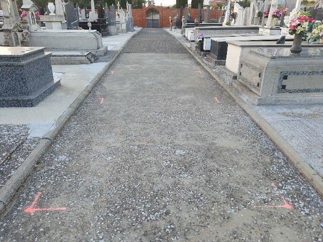 Cementerio de Villadangos del Páramo y marcas del lugar propuesto de la excavación