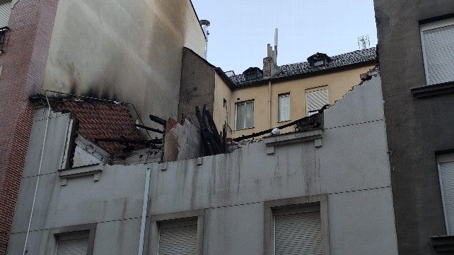 Estado en el que quedó la vivienda del centro de Ponferrada después de la explosión de gas de esta madrugada