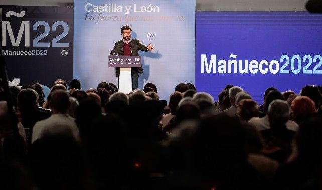 Pablo Casado en el Mítin de La Bañeza apoyando a Mañueco. // Campillo / ICAL