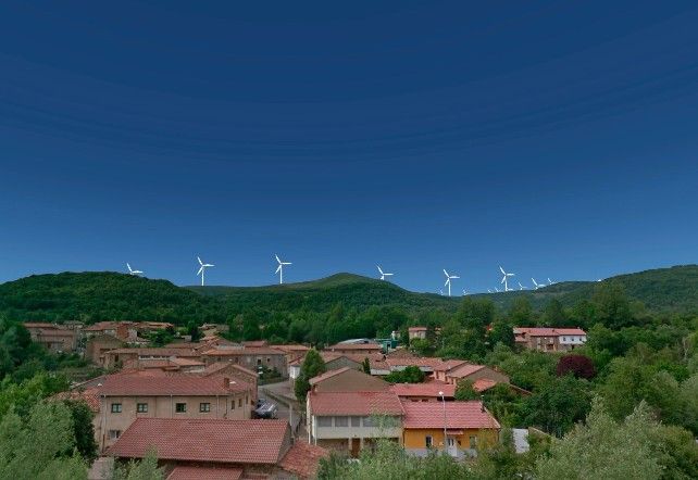 Simulación de cómo se verían los molinos del macroparque Abano desde el pueblo de La Valcueva. // Plataforma por el futuro de la Montaña Central Leonesa