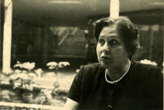 Manuela Manolita López poeta maestra Cacabelos