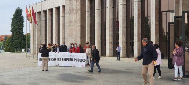 Movilización durante el paro parcial en la Delegación Territorial de la Junta de Castilla y León. 