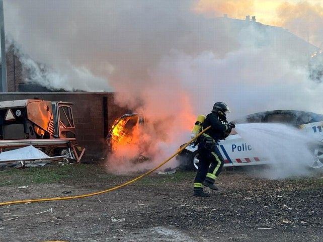 Incendio en almacenes municipales de San Andrés del Rabanedo. // Bomberos de León