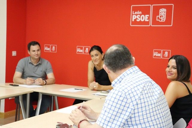 Javier Alfonso Cendón, Nuria Rubio y Ana Sánchez, este martes en la sede del PSOE de León.