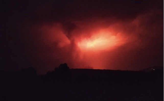 Imágenes de los incendios en la Sierra de la Culebra durante la noche del miércoles 15 de junio.
