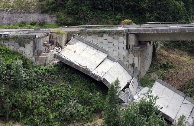 viaducto a-6 autovía bierzo derrumbe del Castro municipio Vega de Valcarce