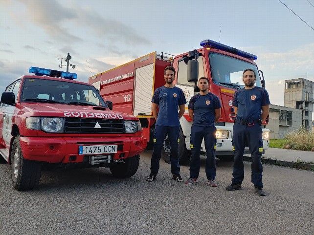 Retén de Bomberos de Ponferrada que se desplazaron a Zamora para participar en la extinción del incendio de la Sierra de la Culebra. // Ayuntamiento Ponferrada